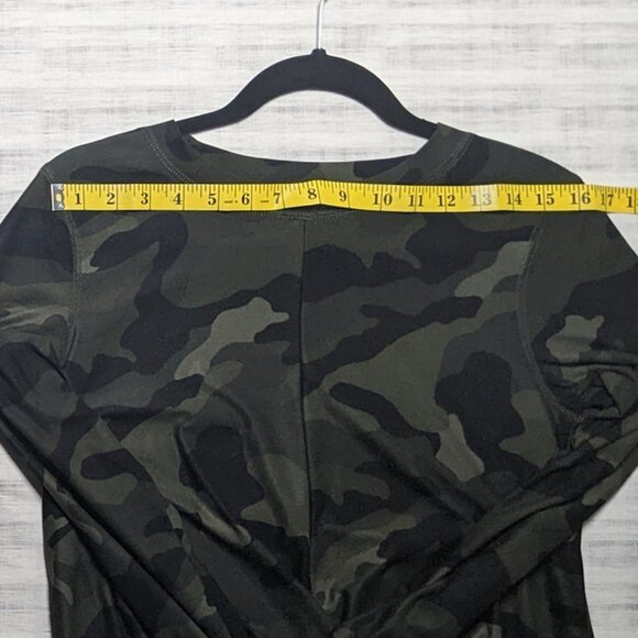 Old Navy Active Long Sleeve Medium Top Camo - Picture 3 of 7